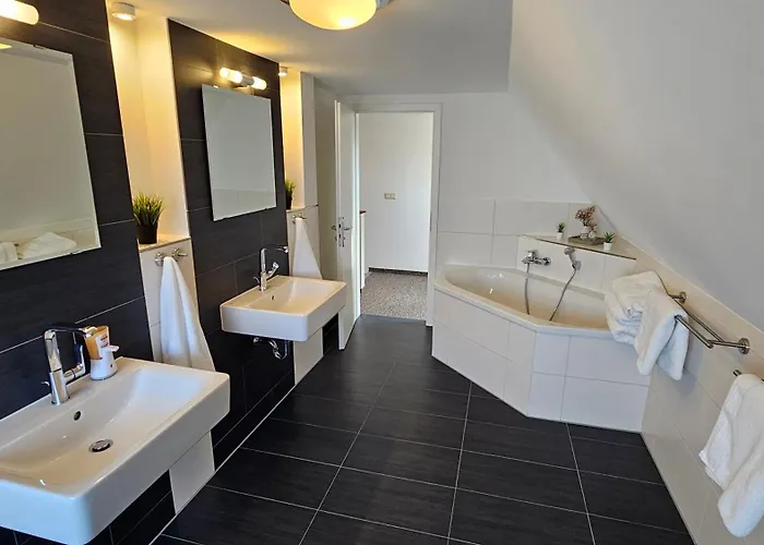 Sehr Schönes Und Großes Haus In - Www Ghvn De - Partys Sind Nicht Gestattet * Dresden