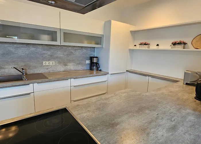 Sehr Schönes Und Großes Haus In - Www Ghvn De - Partys Sind Nicht Gestattet