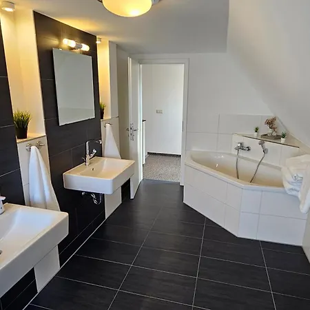 Sehr Schoenes Und Grosses Haus In - Www Ghvn De - Partys Sind Nicht Gestattet * Dresden