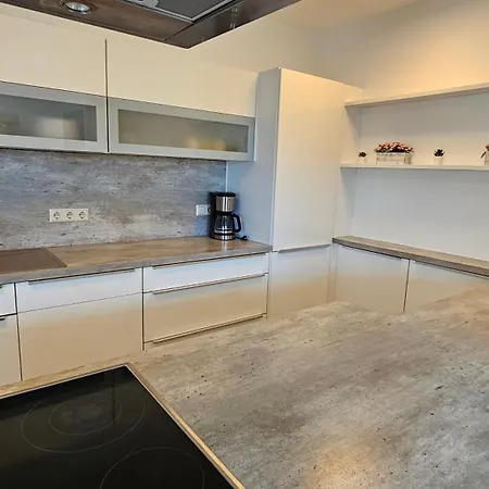 Sehr Schoenes Und Grosses Haus In - Www Ghvn De - Partys Sind Nicht Gestattet