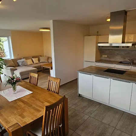 Sehr Schoenes Und Grosses Haus In - Www Ghvn De - Partys Sind Nicht Gestattet 드레스덴