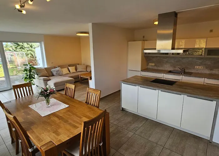 Sehr Schoenes Und Grosses Haus In - Www Ghvn De - Partys Sind Nicht Gestattet דרזדן